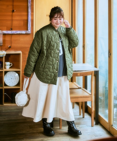 SMILE LAND（スマイルランド）の「＜大きいサイズ＞星柄キルティングアウター（ダウンジャケット/コート・レディース・キャメル/ブラック/カーキ・L/LL/3L/4L/5L）」の8枚目の写真