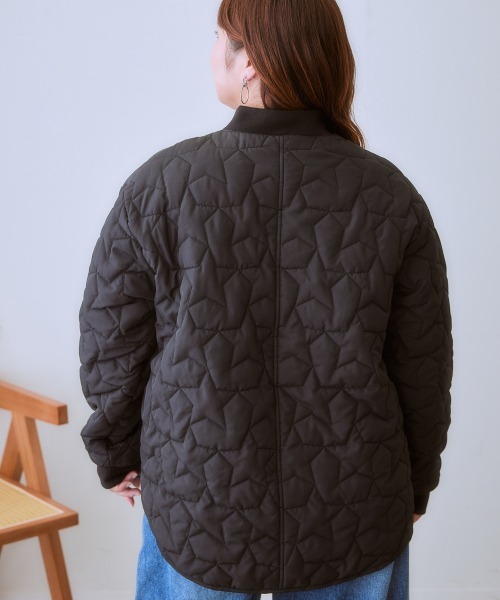 SMILE LAND（スマイルランド）の「＜大きいサイズ＞星柄キルティングアウター（ダウンジャケット/コート・レディース・キャメル/ブラック/カーキ・L/LL/3L/4L/5L）」の22枚目の写真