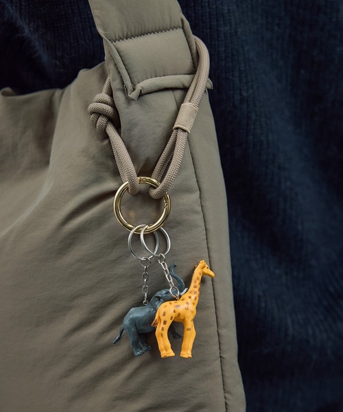 SALON adam et rope'（サロン アダム エ ロペ）の「【WEB限定】軽量パフナイロンワンハンドルトート / A4対応（トートバッグ・レディース・ブラック/ベージュ系その他・FREE）」の7枚目の写真