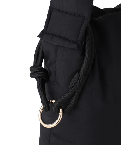 SALON adam et rope'（サロン アダム エ ロペ）の「【WEB限定】軽量パフナイロンワンハンドルトート / A4対応（トートバッグ・レディース・ブラック/ベージュ系その他・FREE）」の20枚目の写真