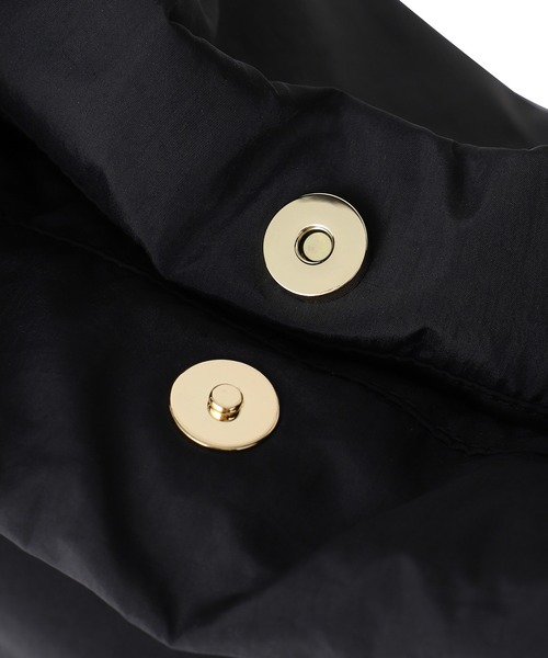 SALON adam et rope'（サロン アダム エ ロペ）の「【WEB限定】軽量パフナイロンワンハンドルトート / A4対応（トートバッグ・レディース・ブラック/ベージュ系その他・FREE）」の22枚目の写真