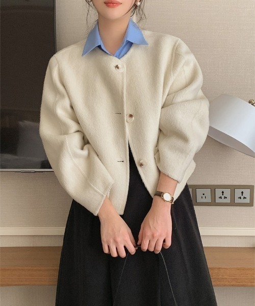 FREE STYLISTS(フリー スタイリスト)の「YUGA_YGMC Wool-like collarless short coat(ノーカラーコート・レディース・ライトグレー/オフホワイト・FREE)」の17枚目の写真
