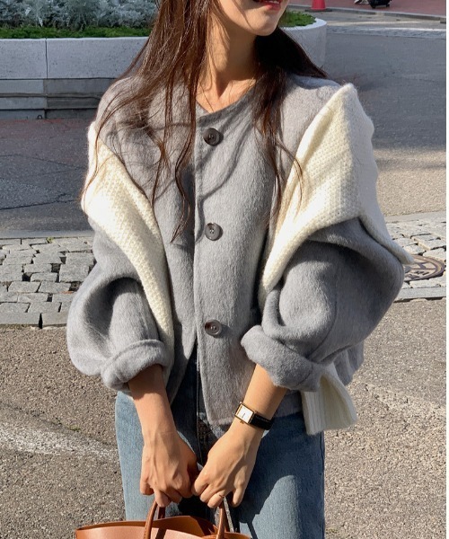 FREE STYLISTS(フリー スタイリスト)の「YUGA_YGMC Wool-like collarless short coat(ノーカラーコート・レディース・ライトグレー/オフホワイト・FREE)」の8枚目の写真