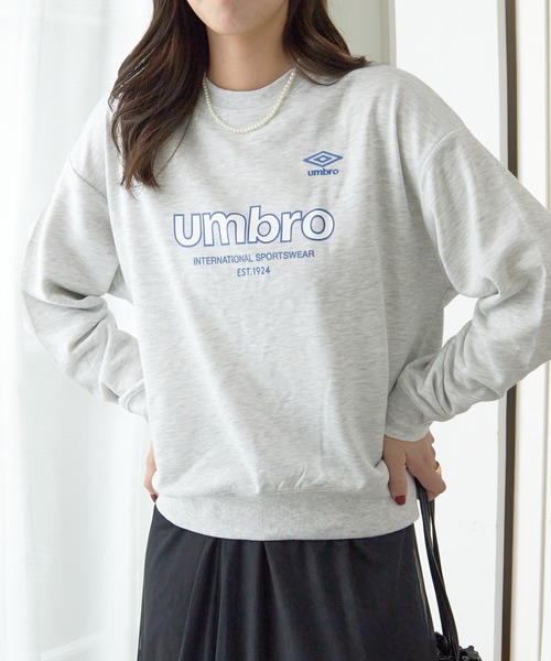 UMBRO(アンブロ)の「UMBRO・alotta別注/裏毛ゆるスウェット(スウェット・レディース・ネイビー/オートミール・M/L/LL/3L)」の1枚目の写真