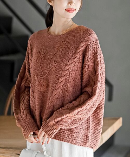 rps（アールピーエス）の「花柄刺繍ケーブルニットプルオーバー（ニット/セーター・レディース・アイボリー/杢グレー/マスタード/オレンジ・フリー）」の4枚目の写真