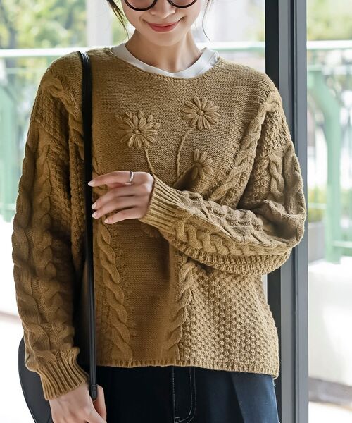 rps（アールピーエス）の「花柄刺繍ケーブルニットプルオーバー（ニット/セーター・レディース・アイボリー/杢グレー/マスタード/オレンジ・フリー）」の3枚目の写真