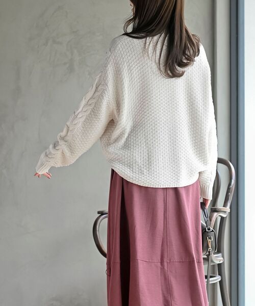 rps（アールピーエス）の「花柄刺繍ケーブルニットプルオーバー（ニット/セーター・レディース・アイボリー/杢グレー/マスタード/オレンジ・フリー）」の7枚目の写真
