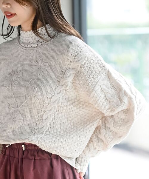 rps（アールピーエス）の「花柄刺繍ケーブルニットプルオーバー（ニット/セーター・レディース・アイボリー/杢グレー/マスタード/オレンジ・フリー）」の9枚目の写真