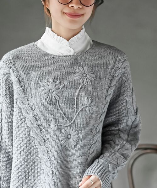 rps（アールピーエス）の「花柄刺繍ケーブルニットプルオーバー（ニット/セーター・レディース・アイボリー/杢グレー/マスタード/オレンジ・フリー）」の17枚目の写真