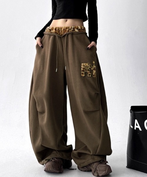 SHEENA(シーナ)の「レオパード柄ボアレイヤードワイドスウェットパンツ(スウェットパンツ・レディース・ブラック/モカ・M)」の17枚目の写真