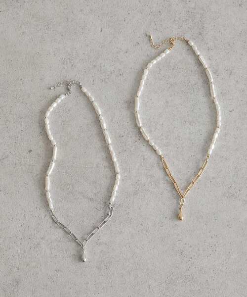 earth music&ecology（アースミュージックアンドエコロジー）の「パールMIXY字ネックレス（ネックレス・レディース・ゴールド/シルバー・FREE）」の3枚目の写真