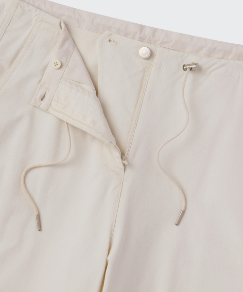 MUSINSA STANDARD WOMAN（ムシンサスタンダードウーマン）の「ウィメンズ薄起毛ナイロンパラシュートパンツ[クリーム]（スウェットパンツ・レディース・その他・30/24/26/28）」の3枚目の写真