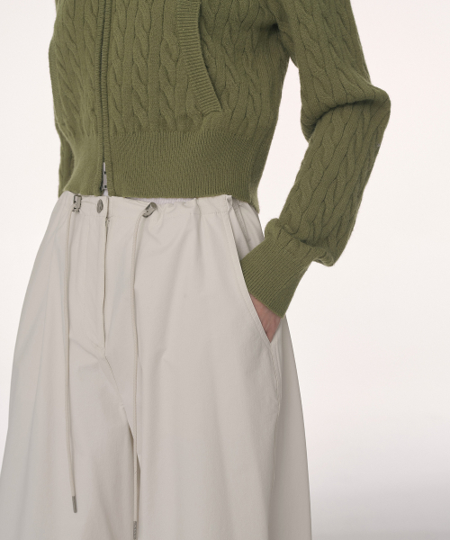 MUSINSA STANDARD WOMAN（ムシンサスタンダードウーマン）の「ウィメンズ薄起毛ナイロンパラシュートパンツ[クリーム]（スウェットパンツ・レディース・その他・30/24/26/28）」の5枚目の写真