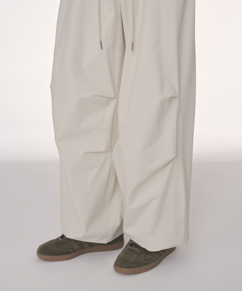 MUSINSA STANDARD WOMAN（ムシンサスタンダードウーマン）の「ウィメンズ薄起毛ナイロンパラシュートパンツ[クリーム]（スウェットパンツ・レディース・その他・30/24/26/28）」の9枚目の写真