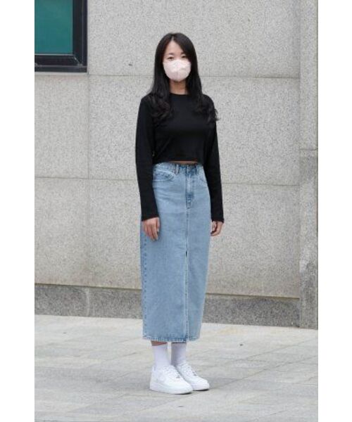 MUSINSA STANDARD WOMAN(ムシンサスタンダードウーマン)の「ウーマンズフロントスリットデニムロングスカート【ライトインディゴ】(スカート・レディース・その他・SMALL/MEDIUM/LARGE/X-SMALL)」の11枚目の写真