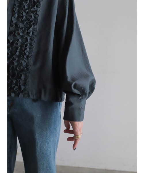 FIL DE FER（フィルデフェール）の「レーヨンシャンタン　ショートフリルシャツ（シャツ/ブラウス・レディース・グレー/ブラック・FREE）」の12枚目の写真