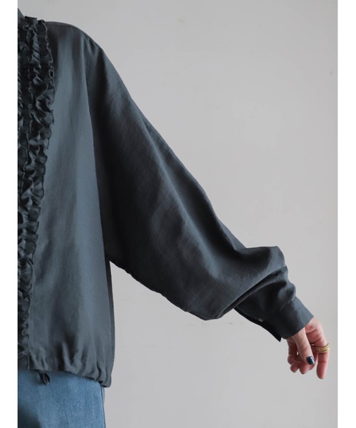 FIL DE FER（フィルデフェール）の「レーヨンシャンタン　ショートフリルシャツ（シャツ/ブラウス・レディース・グレー/ブラック・FREE）」の13枚目の写真