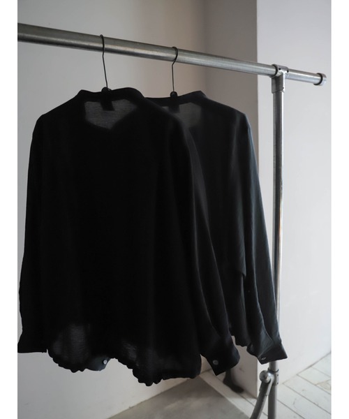 FIL DE FER（フィルデフェール）の「レーヨンシャンタン　ショートフリルシャツ（シャツ/ブラウス・レディース・グレー/ブラック・FREE）」の9枚目の写真