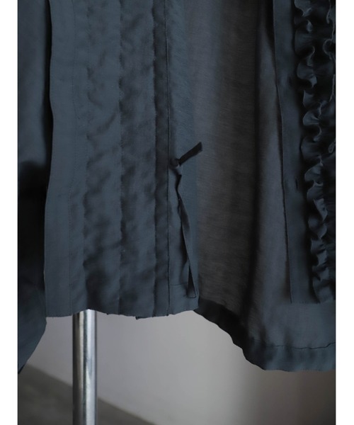 FIL DE FER（フィルデフェール）の「レーヨンシャンタン　ショートフリルシャツ（シャツ/ブラウス・レディース・グレー/ブラック・FREE）」の7枚目の写真