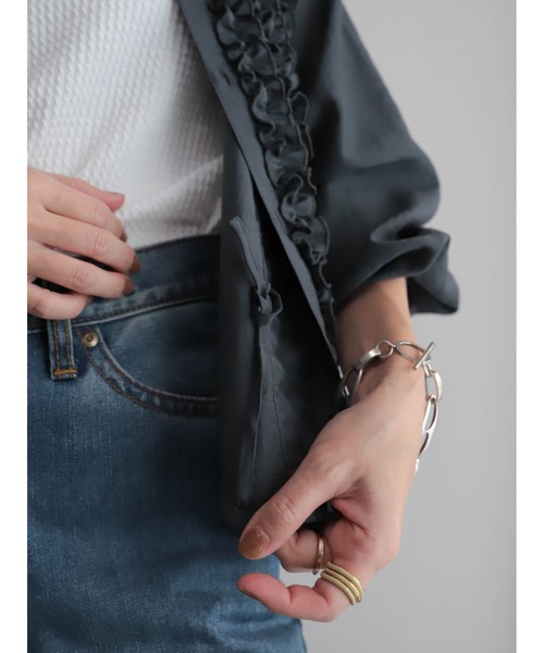 FIL DE FER（フィルデフェール）の「レーヨンシャンタン　ショートフリルシャツ（シャツ/ブラウス・レディース・グレー/ブラック・FREE）」の21枚目の写真