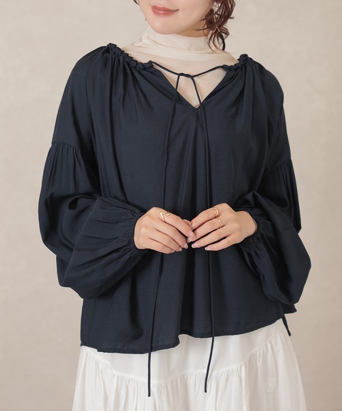 Lace Ladies（レースレディース）の「フロント リボン ギャザー ボリュームスリーブ ブラウス（シャツ/ブラウス・レディース・ホワイト/ワインレッド/ネイビー・FREE）」の2枚目の写真