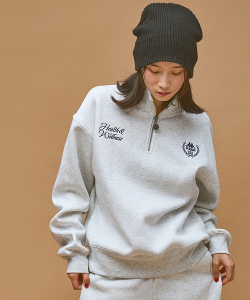 Kappa(カッパ)の「≪Kappa×and ST ウェルネスクラブ≫Heaith&Wellnessデザインスウェット (ユニセックス)(スウェット・レディース・グレー/ブラック/ホワイト/ピンク・SMALL/MEDIUM/LARGE)」の2枚目の写真