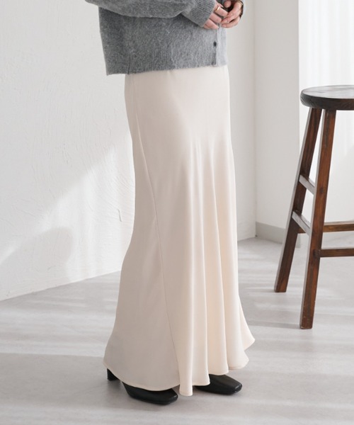 raffime(ラフィミー)の「バイアスサテンストレッチナロースカート(スカート・レディース・ブラック/アイボリー・SMALL/MEDIUM)」の2枚目の写真