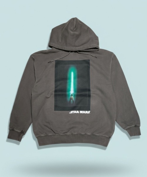 STAR WARS（スターウォーズ）の「『スター・ウォーズ/STARWARS』プルオーバーパーカー フォトグラフィック オーバーサイズ ピグメント加工 ヴィンテージライク ムービー ZOZO限定（パーカー・メンズ・グレー系その他/ブルー系その他/ピンク系その他/グレー系その他2/グレー系その他3/グレー系その他4/グレー系その他5/グレー系その他6/グレー系その他7/ブルー系その他2/ブルー系その他3/ブルー系その他4/ブルー系その他5/ブルー系その他6/ブルー系その他7/ピンク系その他2/ピンク系その他3/ピンク系その他4/ピンク系その他5/ピンク系その他6/ピンク系その他7・MEDIUM/LARGE/X-LARGE）」の4枚目の写真