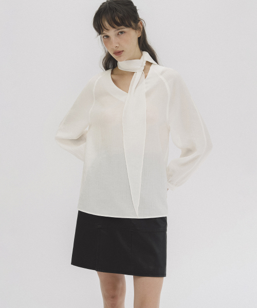 ANDNEEDS(アンドニーズ)の「Sasha scarf blouse (ivory)(シャツ/ブラウス・レディース・その他・FREE)」の2枚目の写真