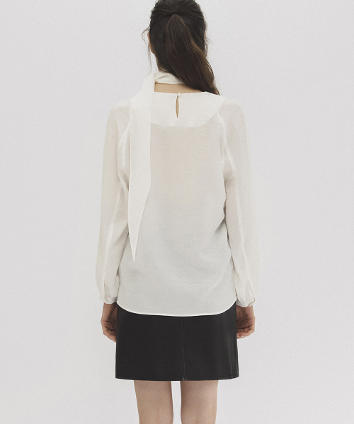 ANDNEEDS(アンドニーズ)の「Sasha scarf blouse (ivory)(シャツ/ブラウス・レディース・その他・FREE)」の3枚目の写真