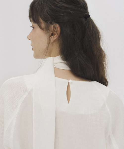 ANDNEEDS(アンドニーズ)の「Sasha scarf blouse (ivory)(シャツ/ブラウス・レディース・その他・FREE)」の4枚目の写真