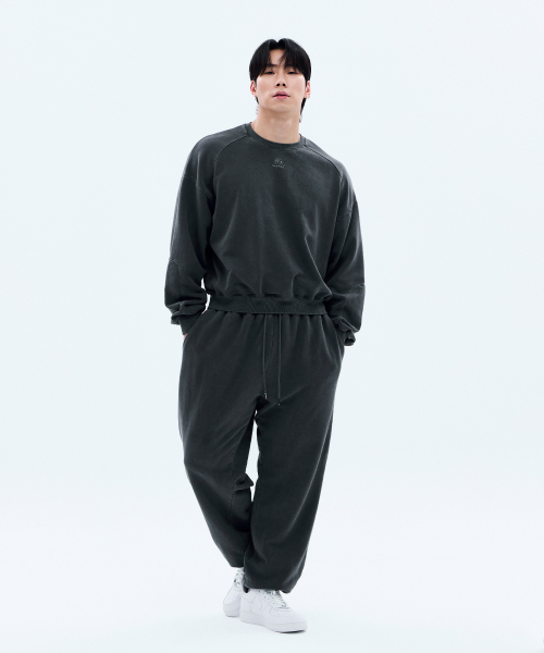 MIHAK(ミハク)の「ピグメントダイングオーバーサイズスウェットシャツ (チャコール)(スウェット・メンズ・その他・1/2/3)」の2枚目の写真