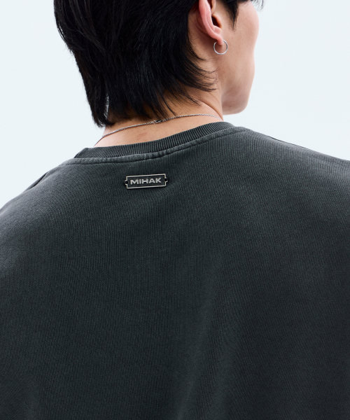 MIHAK(ミハク)の「ピグメントダイングオーバーサイズスウェットシャツ (チャコール)(スウェット・メンズ・その他・1/2/3)」の5枚目の写真
