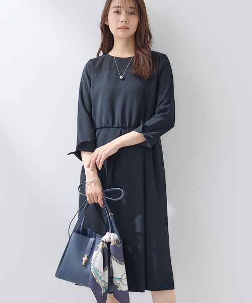 INDIVI（インディヴィ）の「【洗える／SETUP可】着る日傘ヨーク切り替えワンピース（ワンピース・レディース・ベージュ/ネイビー・38/05/36/15 /13/40/19）」の2枚目の写真