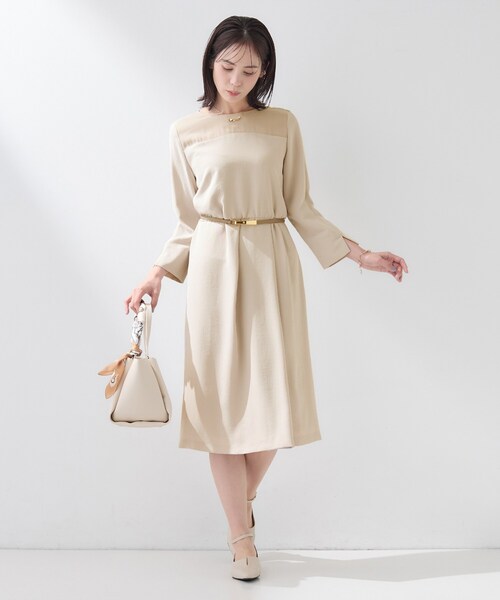 INDIVI（インディヴィ）の「【洗える／SETUP可】着る日傘ヨーク切り替えワンピース（ワンピース・レディース・ベージュ/ネイビー・38/05/36/15 /13/40/19）」の18枚目の写真