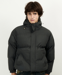 DWSE（ディーダブリューエスイー）の「エッセンシャルフードプファーパディング（チャコール）（ダウンジャケット/コート）」