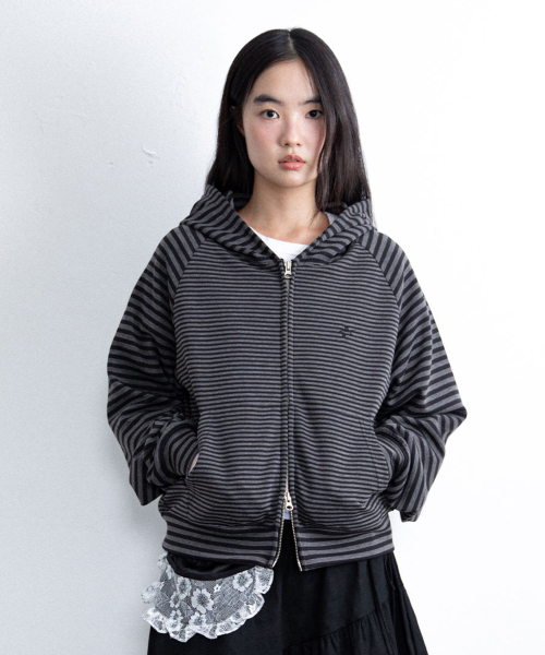 ISTKUNST(イストクンスト)の「STAR LOGO ST HOOD ZIP UP_BLACK(IK2FFFM483A)(パーカー・レディース・ブラック・FREE)」の1枚目の写真