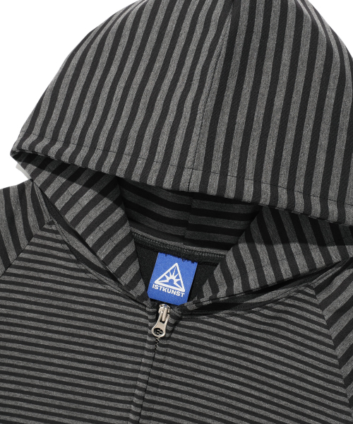 ISTKUNST(イストクンスト)の「STAR LOGO ST HOOD ZIP UP_BLACK(IK2FFFM483A)(パーカー・レディース・ブラック・FREE)」の4枚目の写真