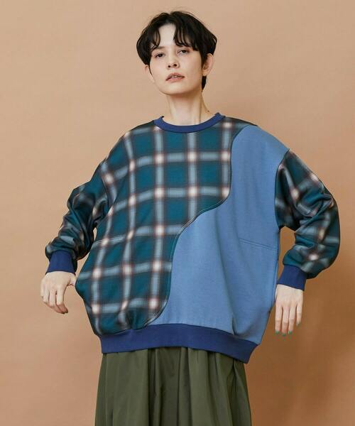 FRAPBOIS（フラボア）の「ハーフオンブレー スウェット（スウェット・レディース・グリーン/ベージュ・1/2）」の2枚目の写真