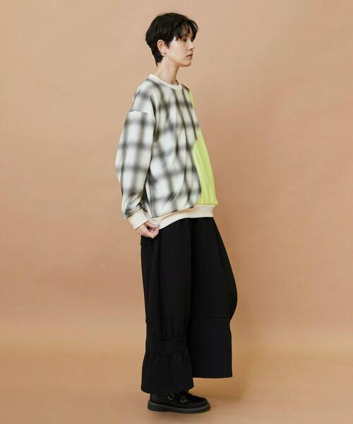 FRAPBOIS（フラボア）の「ハーフオンブレー スウェット（スウェット・レディース・グリーン/ベージュ・1/2）」の11枚目の写真