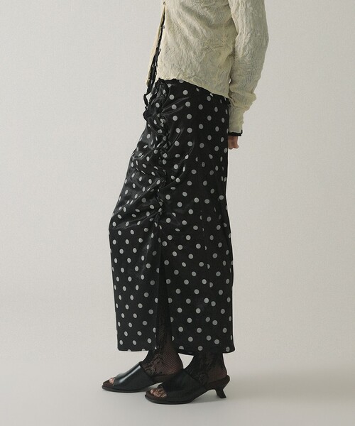 Ray BEAMS(レイビームス)の「ドット サテン フリル スカート(スカート・レディース・オフホワイト/ブラック・0/1)」の2枚目の写真