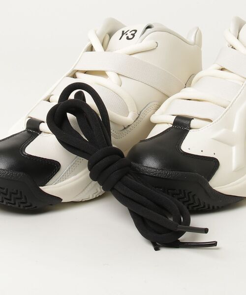 Y-3（ワイスリー）の「Y-3 MEGABALL（スニーカー・メンズ・ホワイト×ブラック・27.5cm/27.0cm/26.5cm/28.0cm/26.0cm/25.5cm/24.5cm/23.5cm/28.5cm/22.5cm/29.5cm）」の2枚目の写真