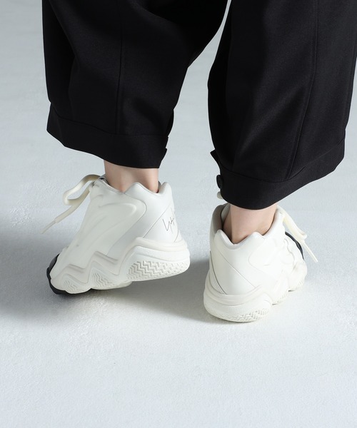 Y-3（ワイスリー）の「Y-3 MEGABALL（スニーカー・メンズ・ホワイト×ブラック・27.5cm/27.0cm/26.5cm/28.0cm/26.0cm/25.5cm/24.5cm/23.5cm/28.5cm/22.5cm/29.5cm）」の3枚目の写真