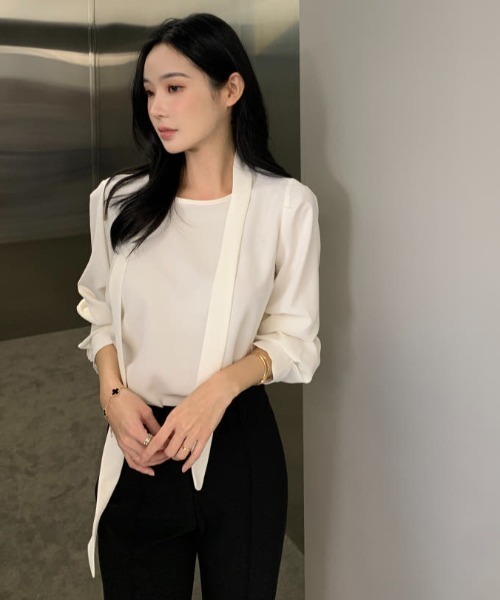 Aelina(エリナ)の「高級感イレギュラーリボンシャツ(シャツ/ブラウス・レディース・ホワイト/ブラック/ピンク/ブルー・FREE)」の14枚目の写真