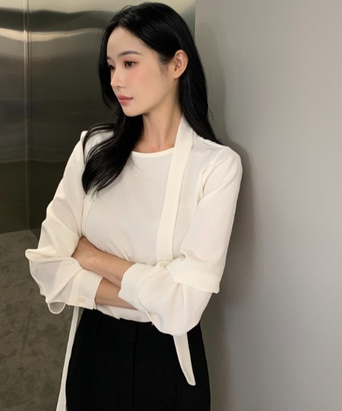 Aelina(エリナ)の「高級感イレギュラーリボンシャツ(シャツ/ブラウス・レディース・ホワイト/ブラック/ピンク/ブルー・FREE)」の17枚目の写真
