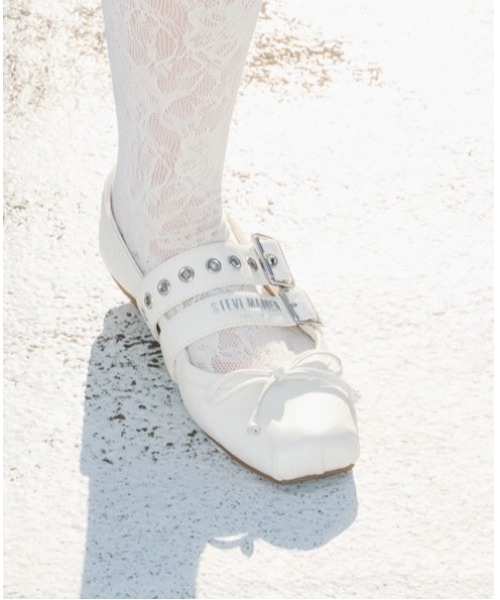 STEVE MADDEN（スティーブマデン）の「ダブルベルトメリージェーンパンプス/S.MADDEN CEARA-XS（パンプス・レディース・ブラック/アイボリー・23.5-24/24.5cm/24.0cm/23.5cm/23.0cm/22.5cm）」の3枚目の写真