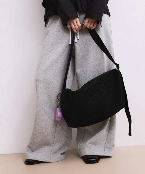ADAM ET ROPE'(アダムエロペ)の「メッシュショルダーバッグ(ショルダーバッグ・レディース・ブラック/シルバー/チャコールグレー/ブラック系その他/ベージュ・FREE)」の22枚目の写真