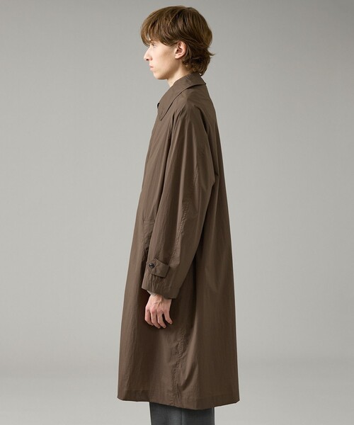 ABAHOUSE（アバハウス）の「クリスピーナイロン バルカラーコート / オーバーサイズ / 軽量 ストレッチ 撥水（ステンカラーコート・メンズ・ブラウン/ブラック・46/48）」の5枚目の写真