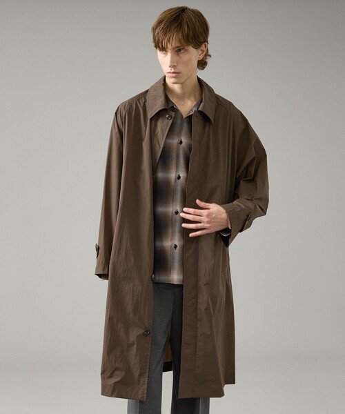 ABAHOUSE（アバハウス）の「クリスピーナイロン バルカラーコート / オーバーサイズ / 軽量 ストレッチ 撥水（ステンカラーコート・メンズ・ブラウン/ブラック・46/48）」の13枚目の写真