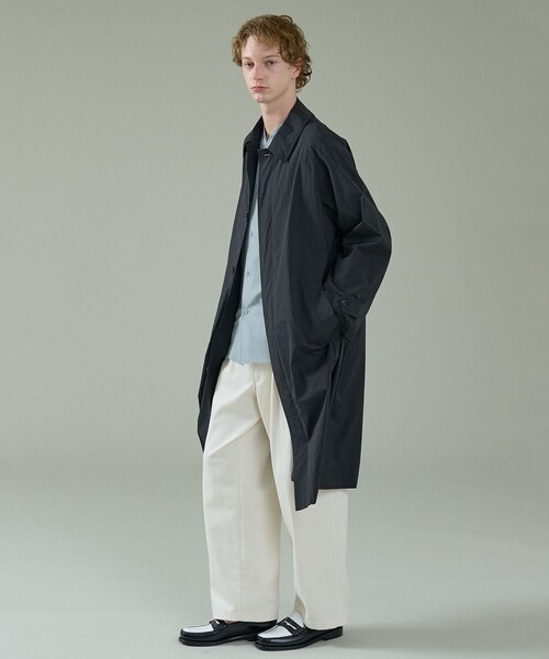 ABAHOUSE（アバハウス）の「クリスピーナイロン バルカラーコート / オーバーサイズ / 軽量 ストレッチ 撥水（ステンカラーコート・メンズ・ブラウン/ブラック・46/48）」の16枚目の写真
